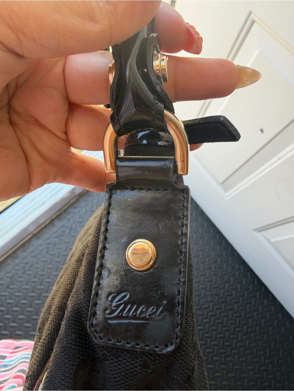 Gucci Black Shoulder Bag with Gold D-Ring Accent - Picture 5 of 10